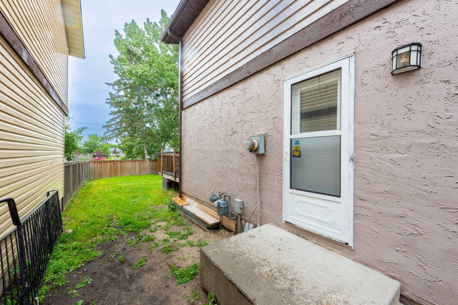 Calgary, AB T2A 6L3,328 Abinger CRES NE