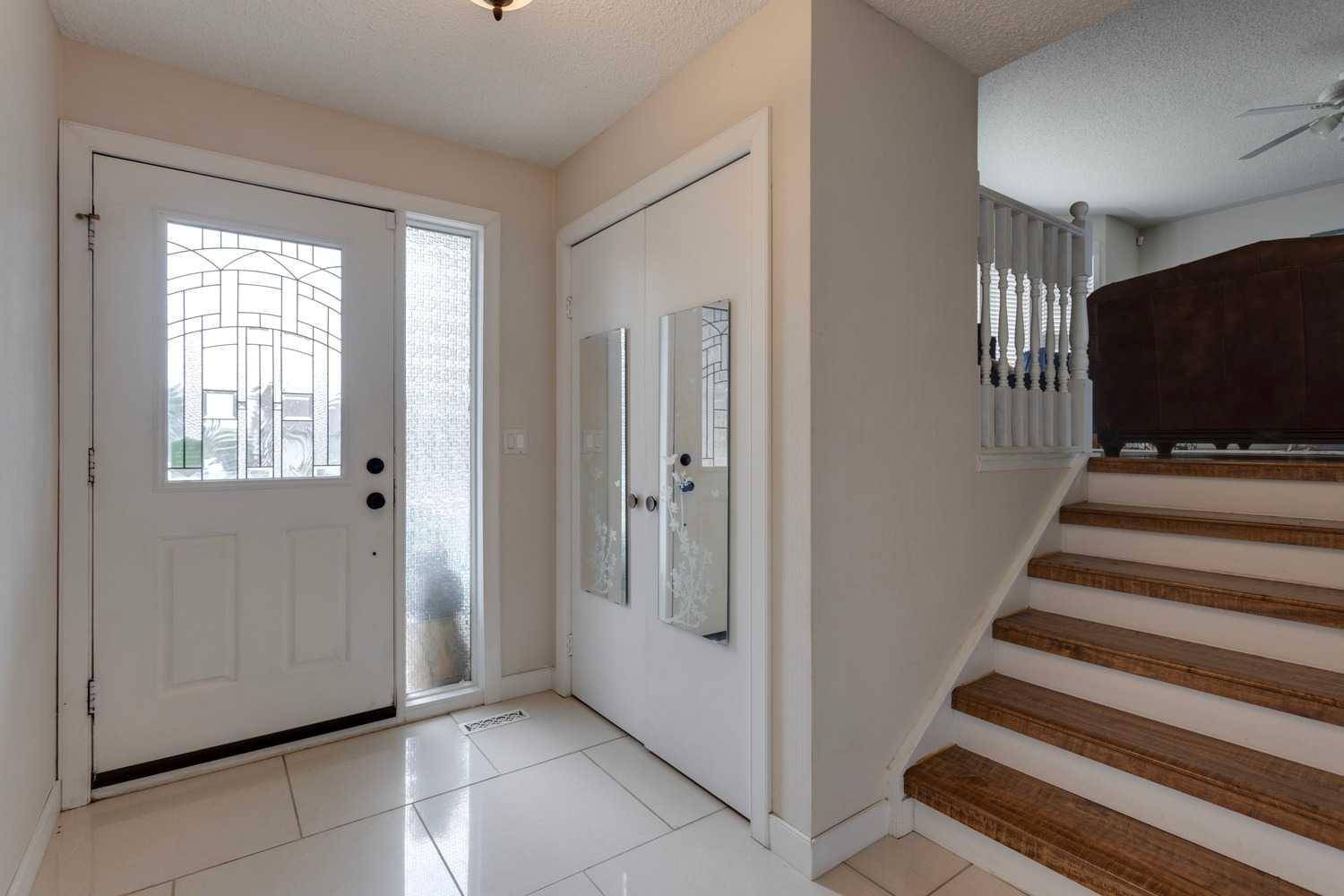 Calgary, AB T3B 4P3,7620 67 AVE NW