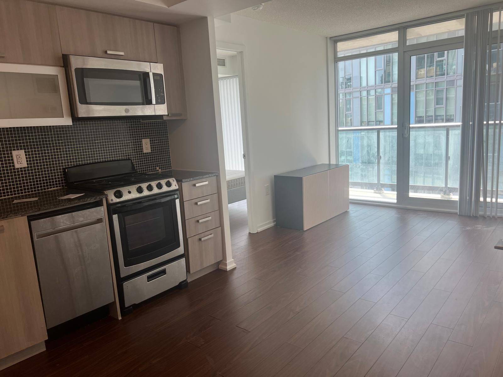 Toronto C01, ON M6J 3G2,36 Lisgar ST #1212