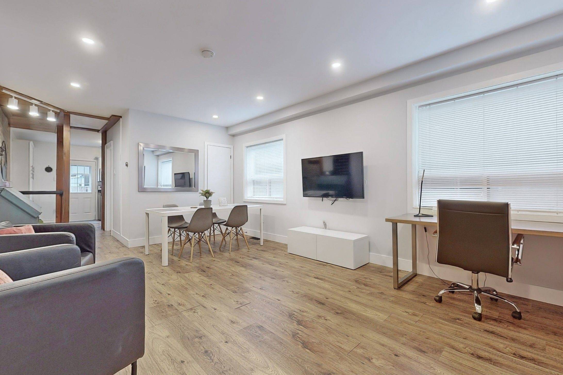 17 Berkshire AVE #Main, Toronto E01, ON M4M 2Z6