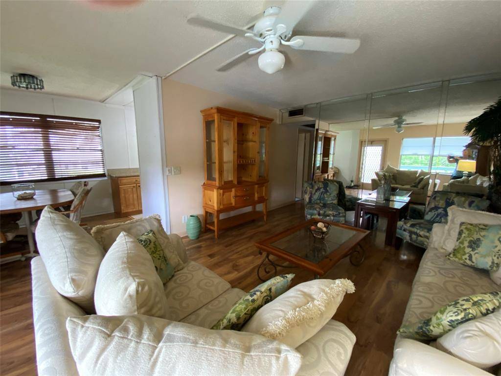 Deerfield Beach, FL 33442,277 Newport R #277