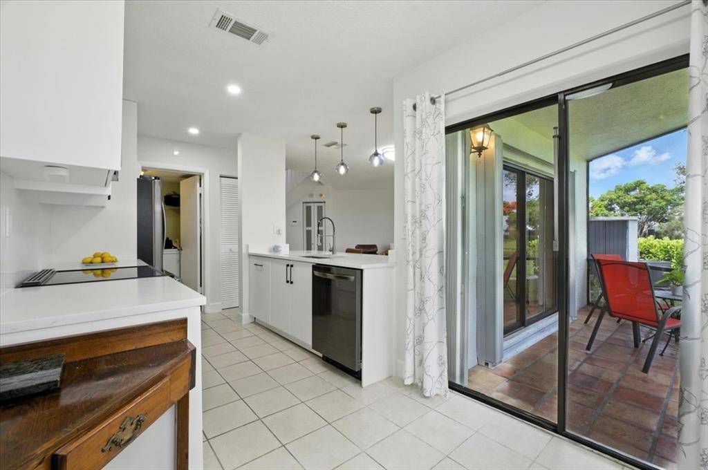 Deerfield Beach, FL 33442,511 NW 36th Ave #511