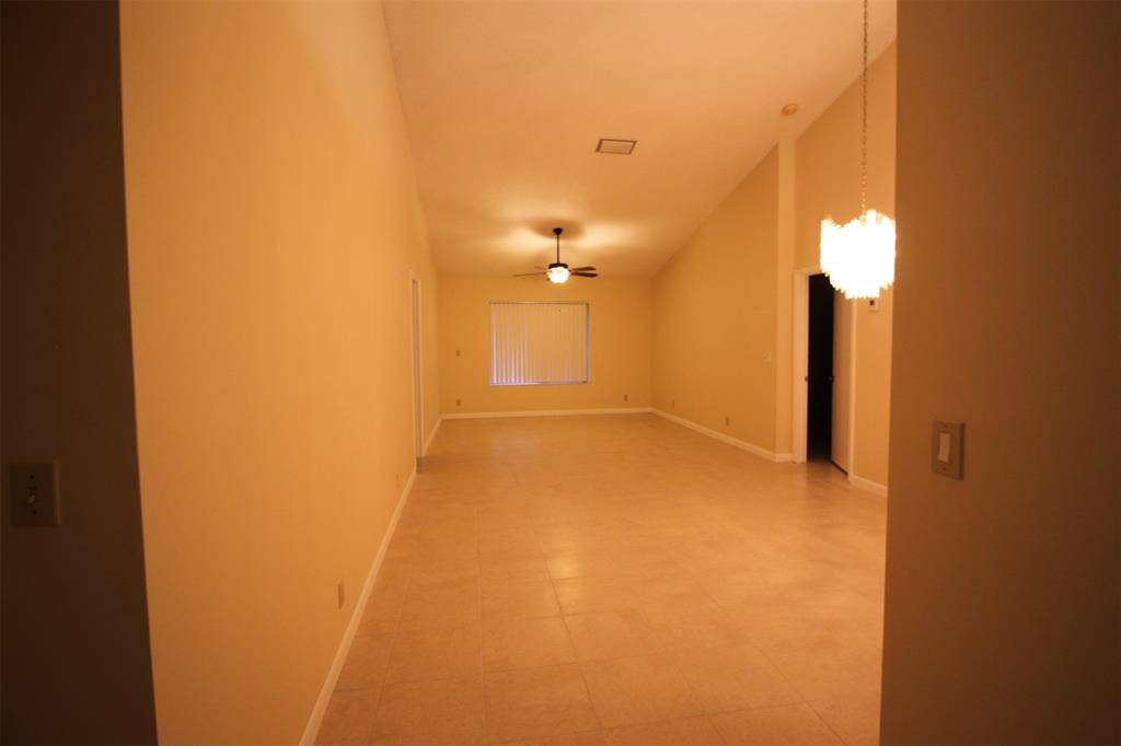 Tamarac, FL 33321,7142 Brookwood Blvd #7142