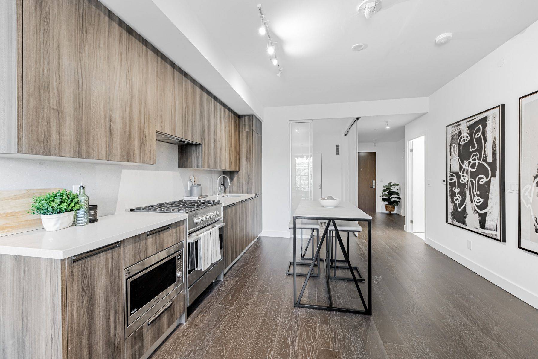 Toronto W08, ON M8X 2S4,160 Kingsway CRES #310