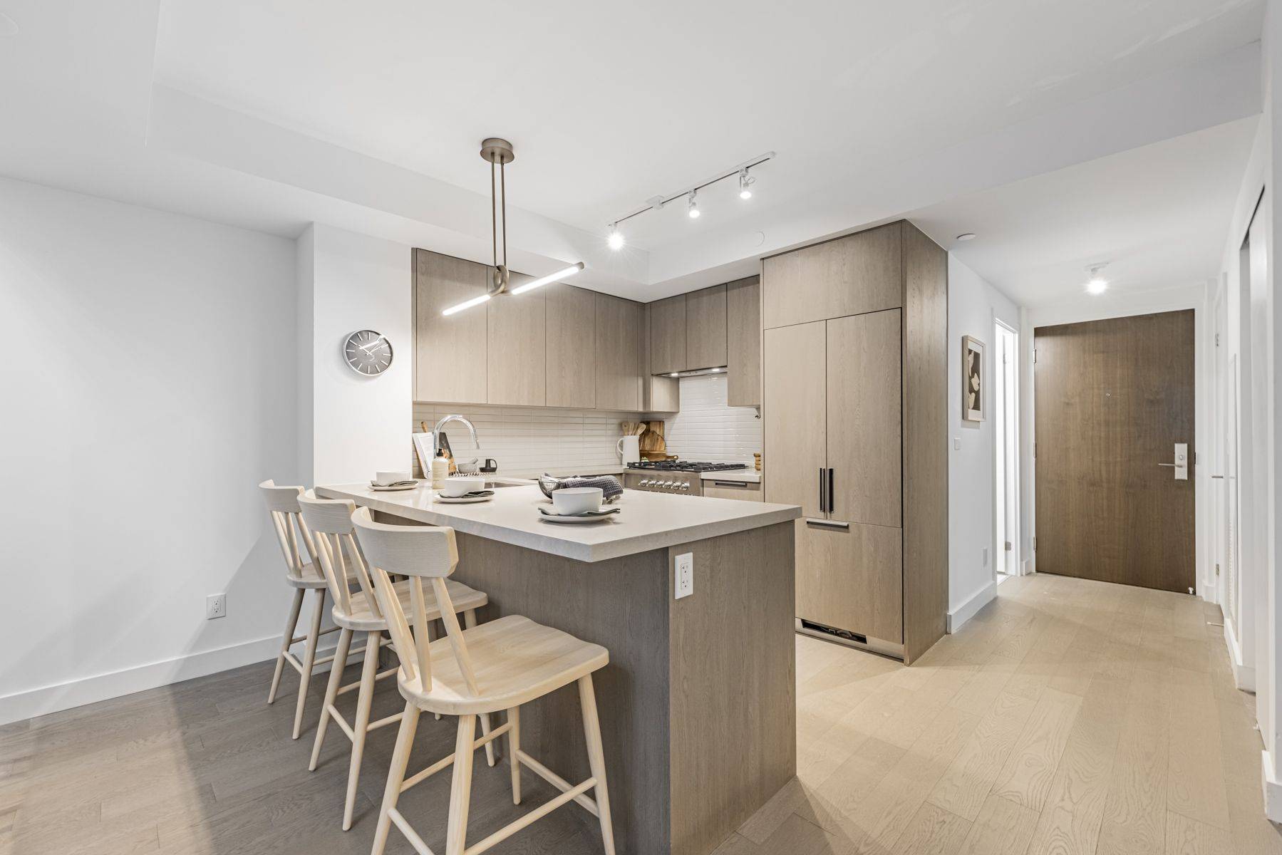 Toronto W08, ON M8X 2S4,160 Kingsway CRES #101