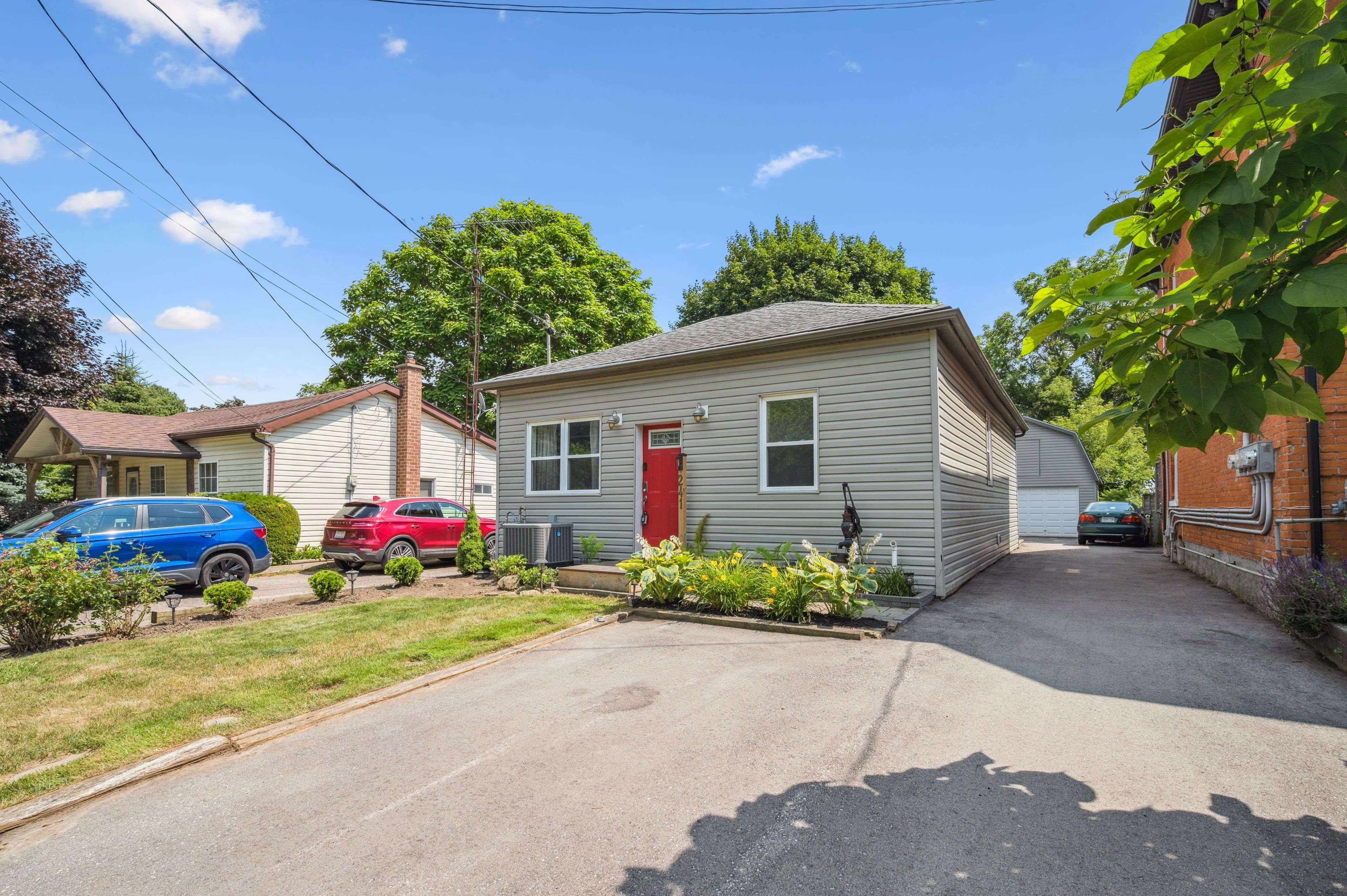 Hamilton, ON L9H 5E1,241 8 HWY
