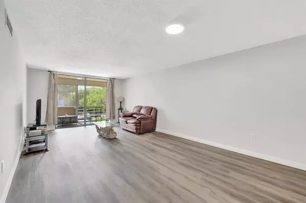 Lauderdale Lakes, FL 33311,2800 Somerset Drive #218j