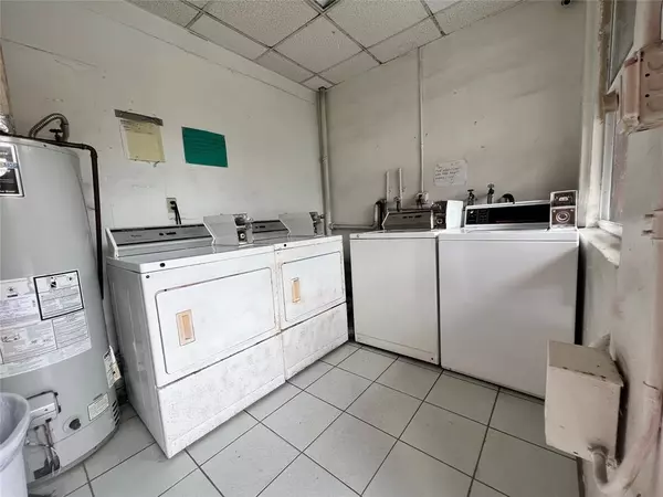 2037 Madison St #18, Hollywood, FL 33020