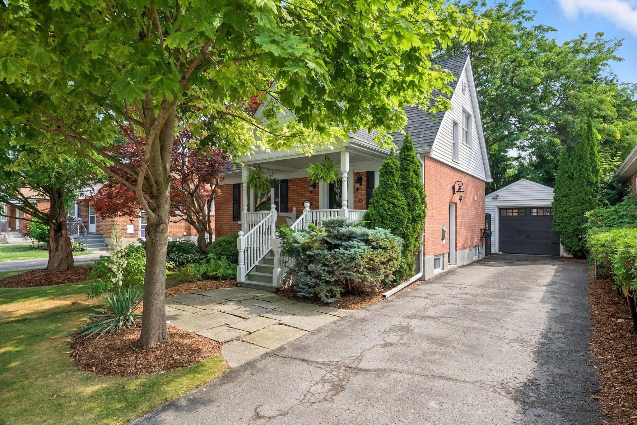 831 Mary ST N, Oshawa, ON L1G 5G5