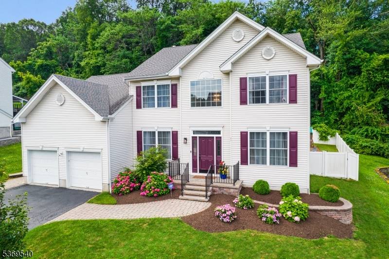 11 Candour Ct, Washington Twp., NJ 07840