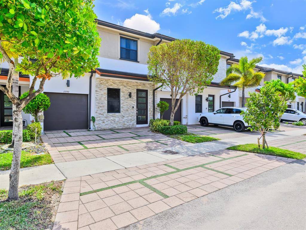 15591 NW 91st Ct, Miami Lakes, FL 33018