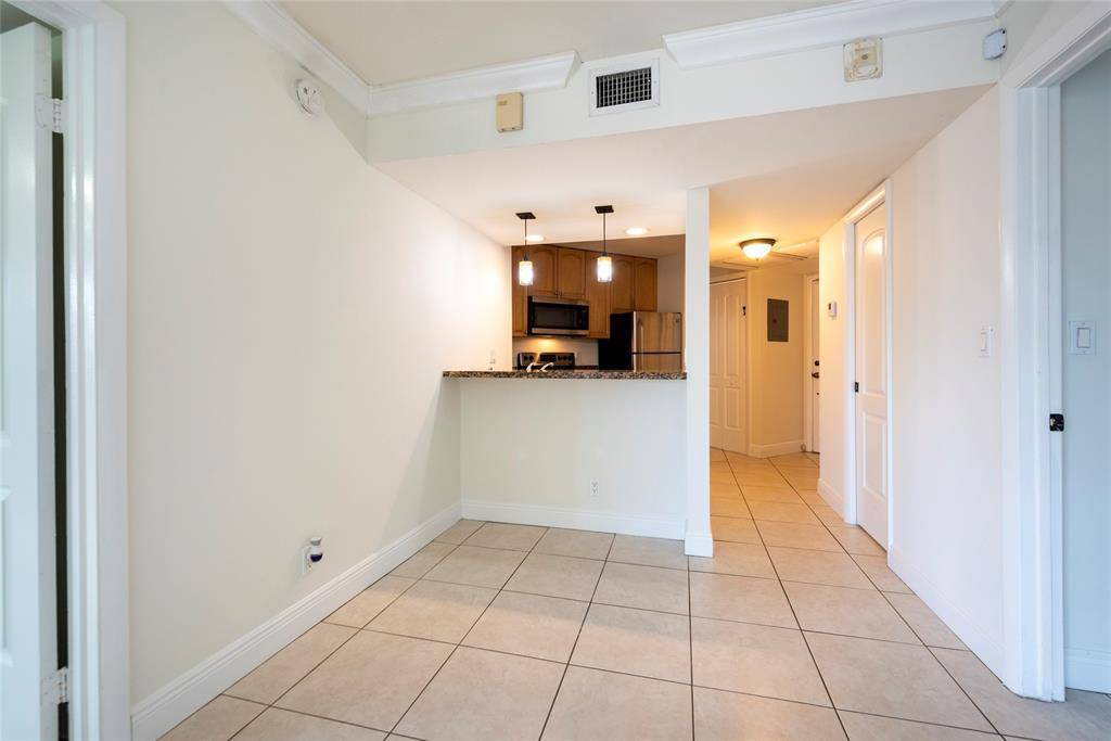 10401 W Broward Blvd #308, Plantation, FL 33324