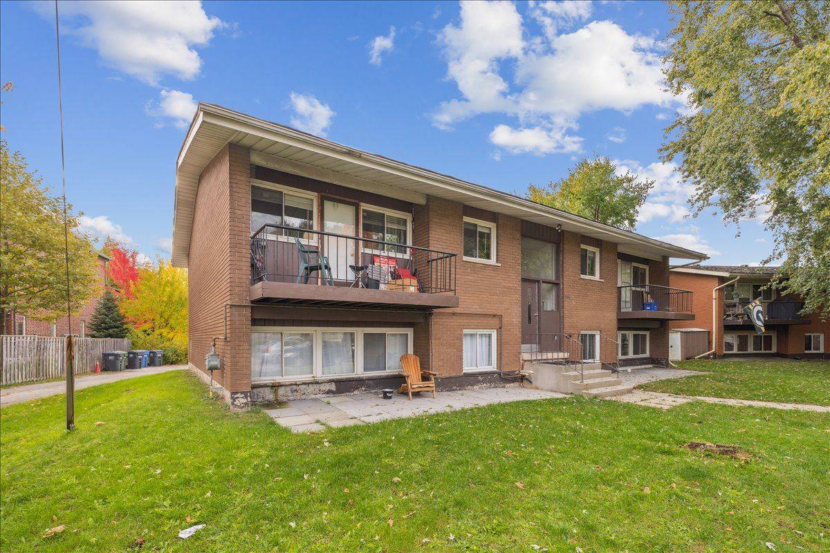 Burlington, ON L7R 3T3,2350 Queensway DR #1