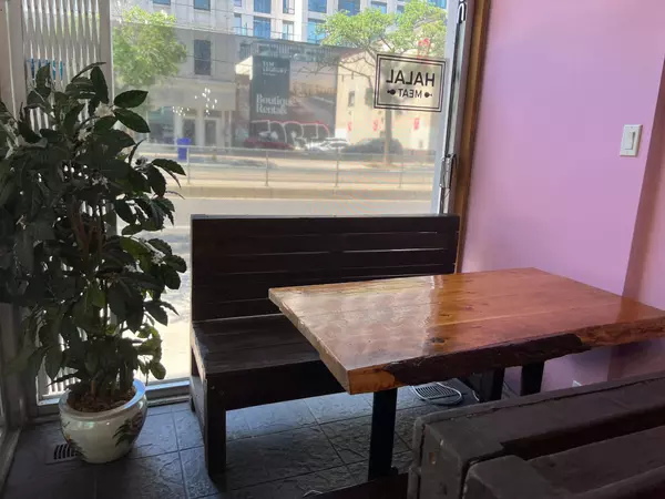 Toronto C01, ON M5T 1R9,283 College ST