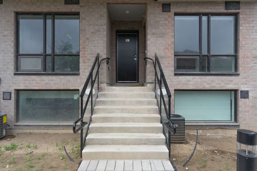 851 Sheppard AVE W #37, Toronto C06, ON M3H 0G2
