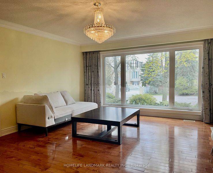 26 Manorcrest DR W, Toronto C14, ON M2N 5K1