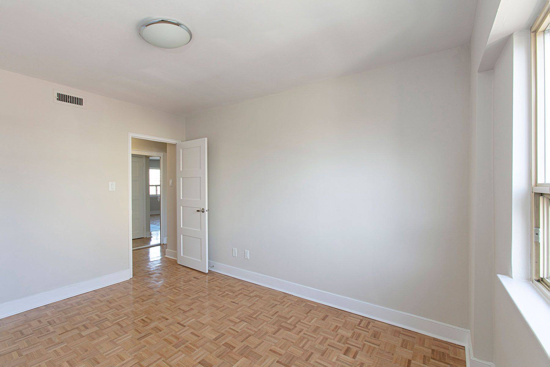 Toronto C02, ON M4V 1Z8,95 Lawton BLVD #506