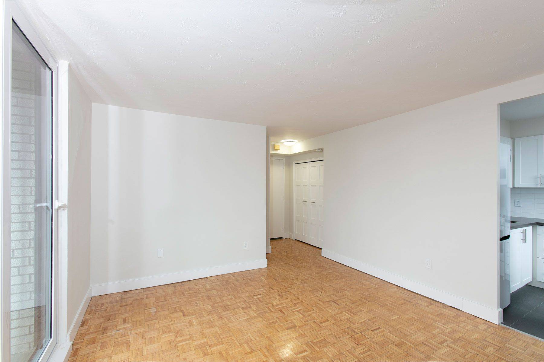 Toronto C02, ON M5R 2R5,485 Huron ST #302