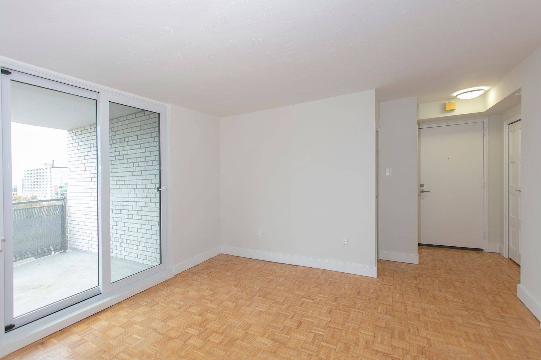 Toronto C02, ON M5R 2R5,485 Huron ST #302