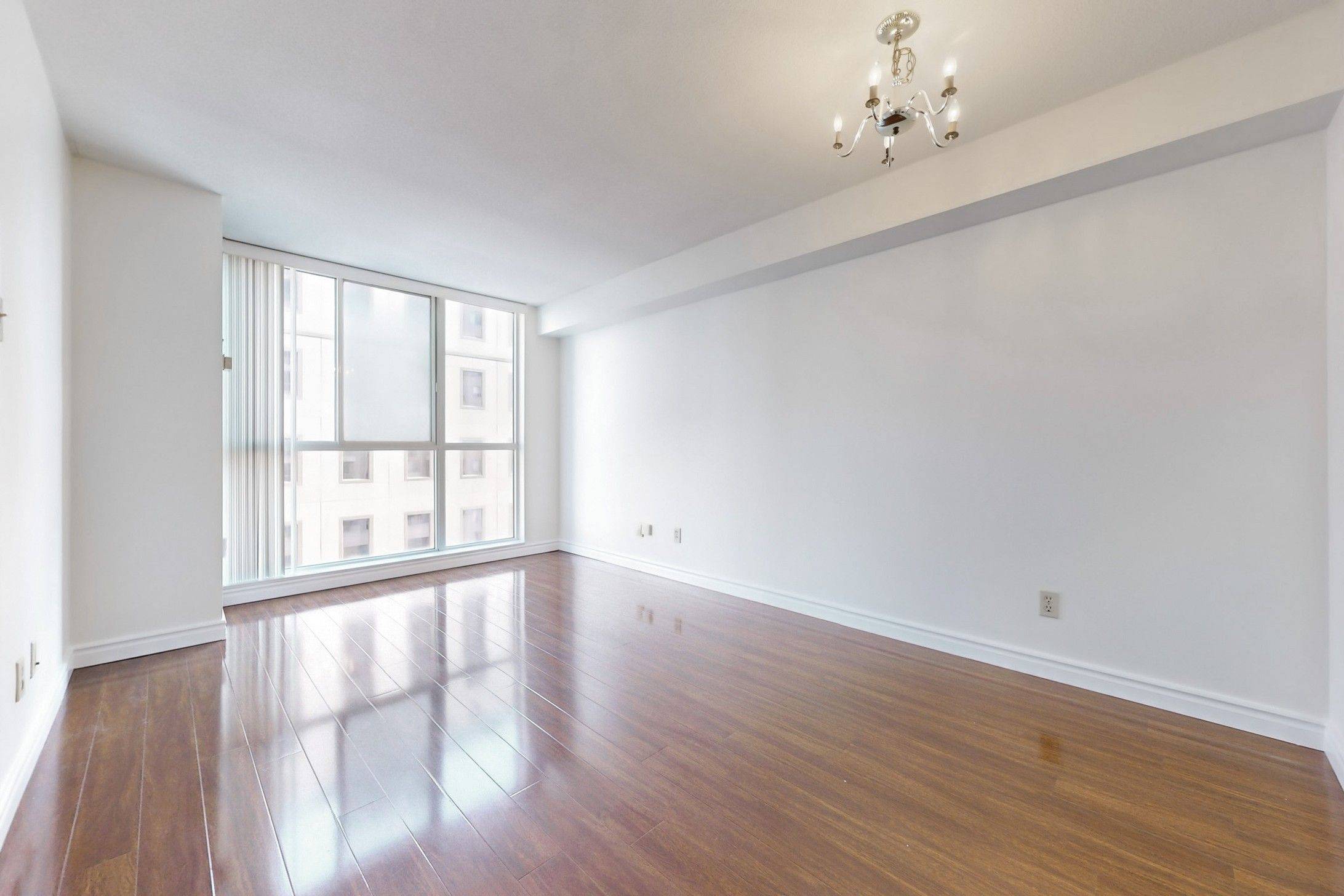 Toronto C01, ON M5G 1N6,736 Bay ST #1009