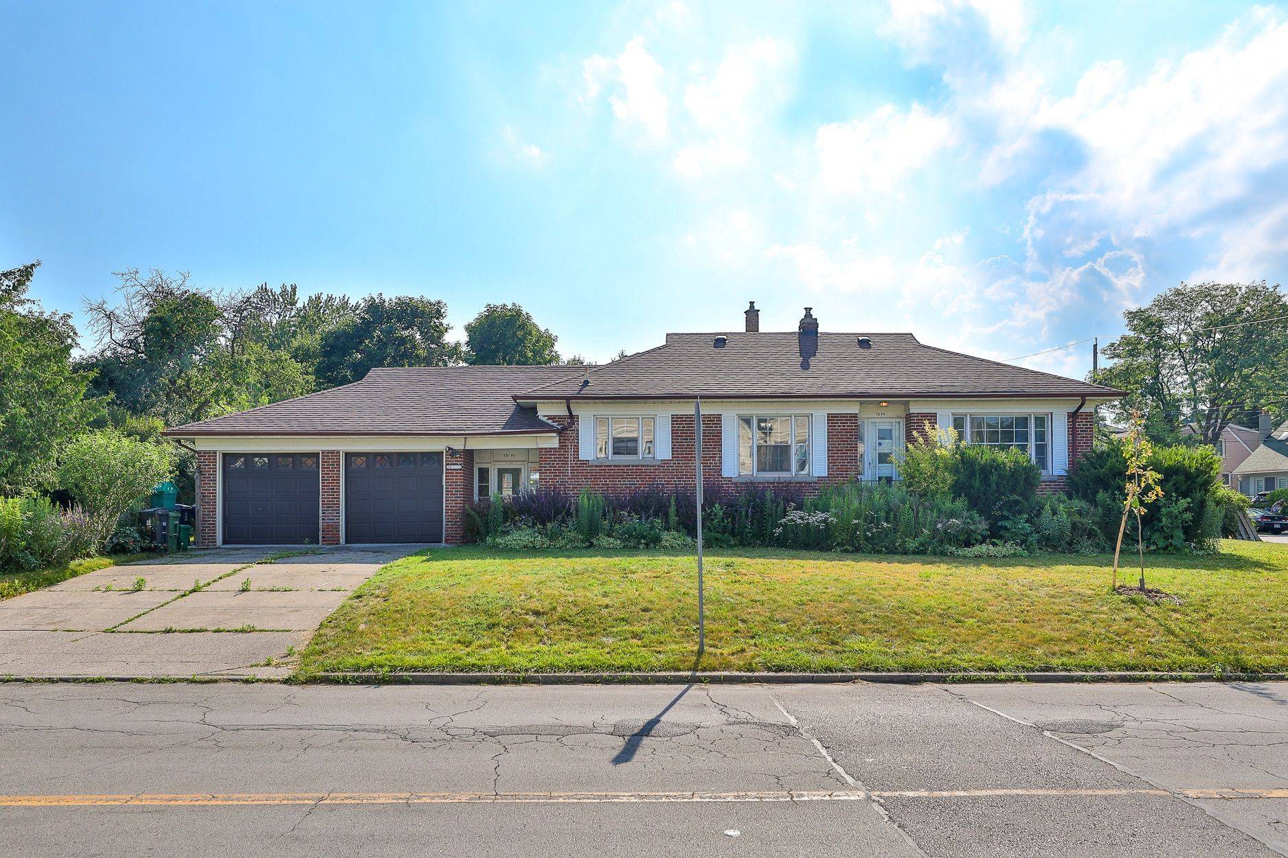 73 Prince Charles DR, Toronto C04, ON M6A 2H4