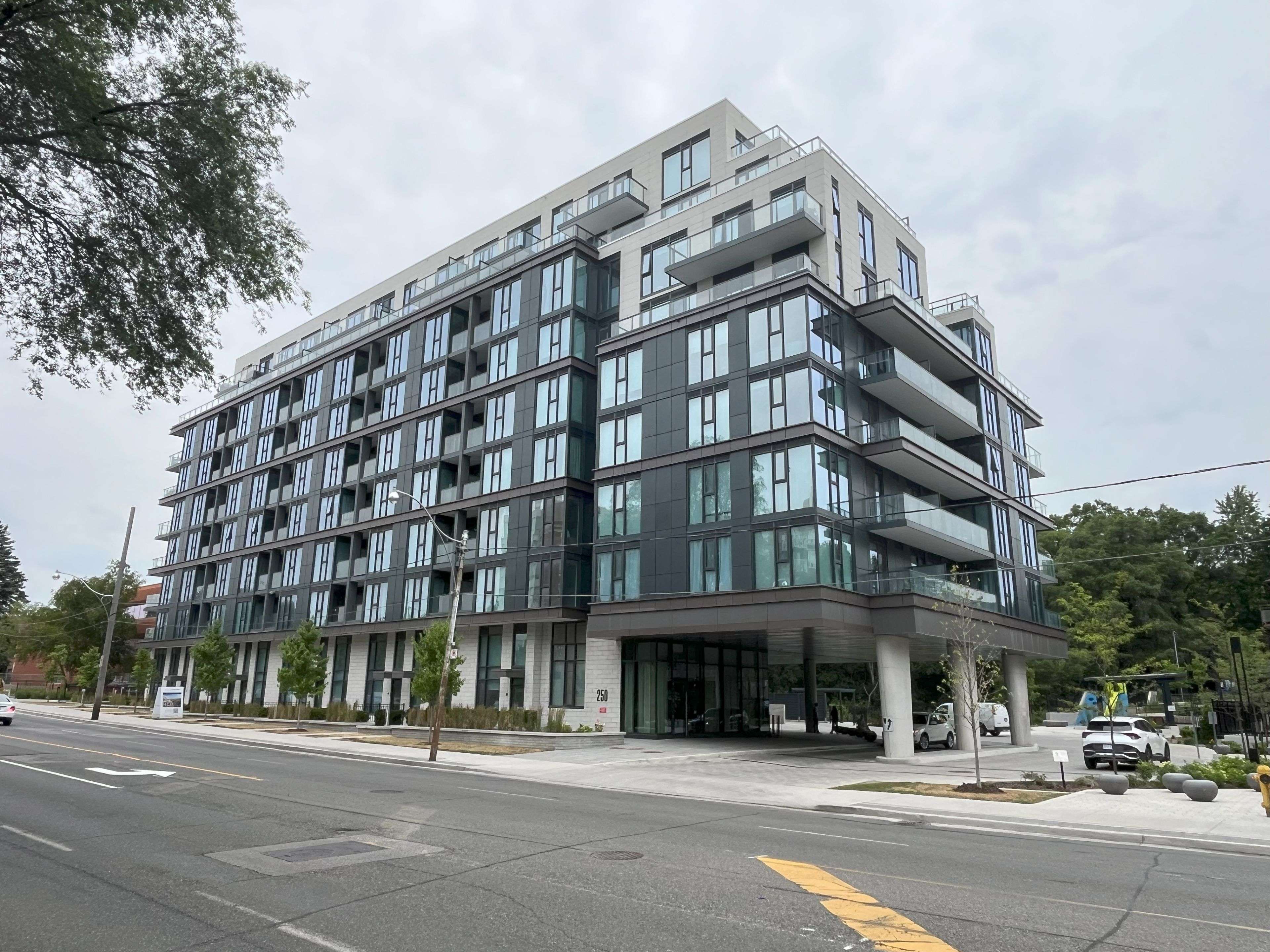 250 Lawrence AVE W #304, Toronto C04, ON M5M 1B2