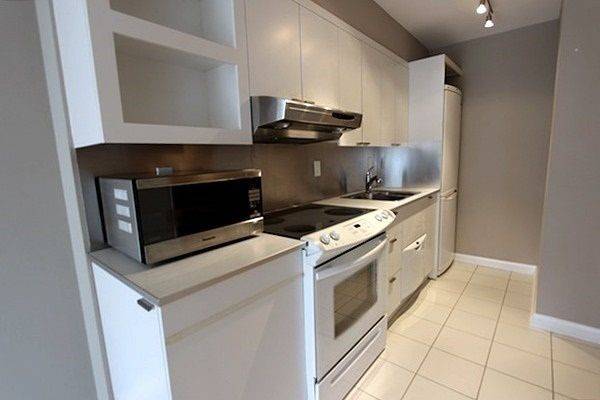 Toronto C01, ON M5G 1P7,111 Elizabeth ST #608