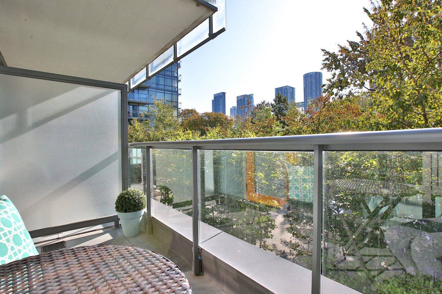 Toronto C01, ON M5V 2V1,55 Stewart ST #123