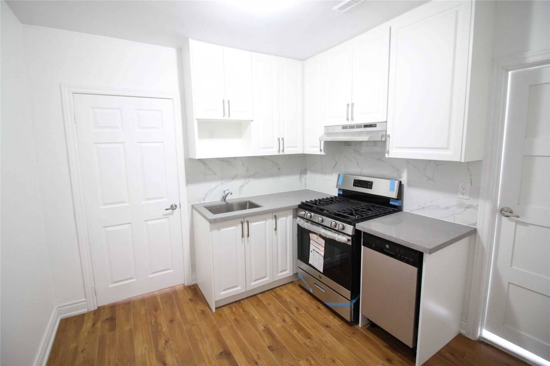 Toronto C02, ON M6G 3B5,231 Christie ST ##3