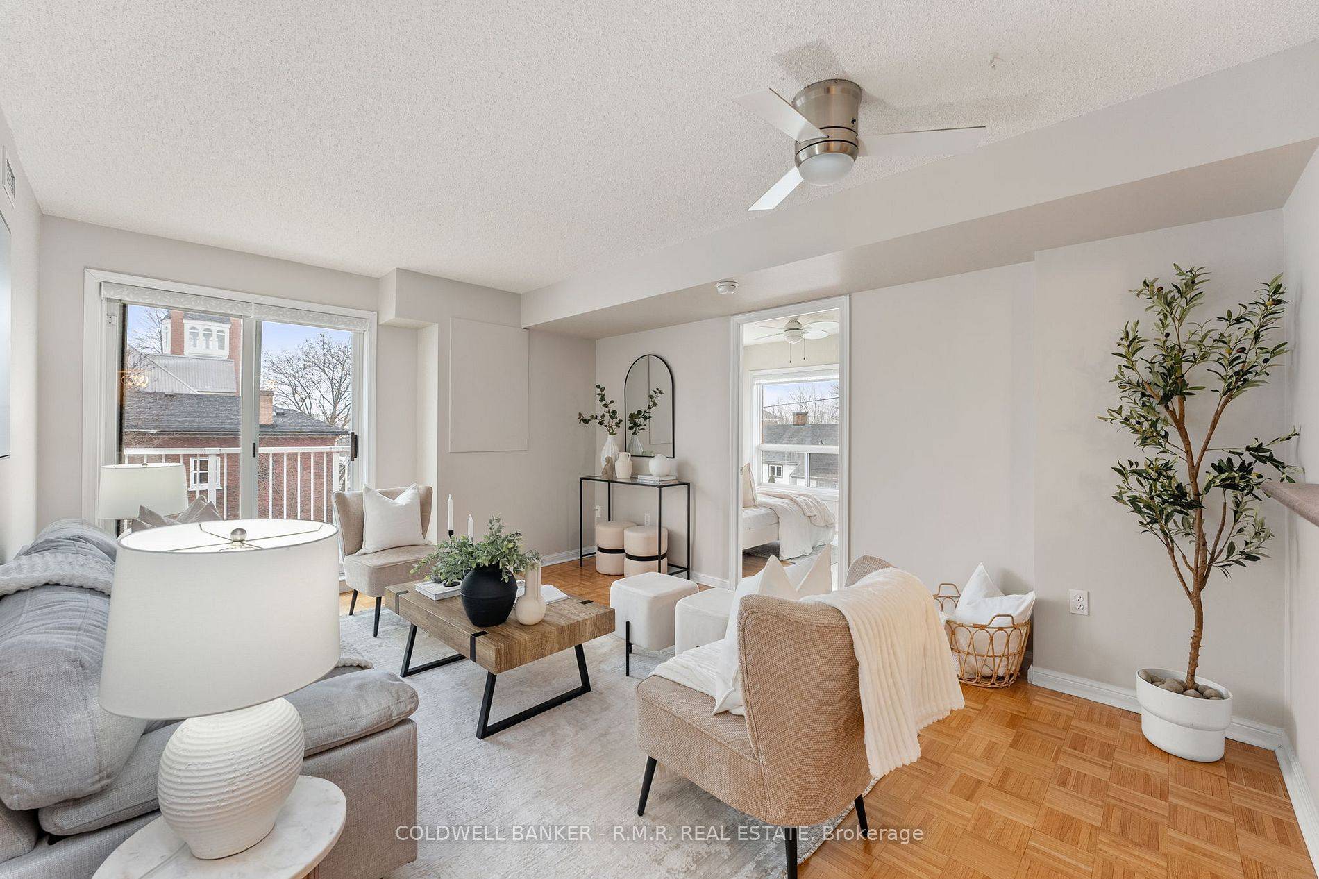 Clarington, ON L1C 5A1,95 Wellington ST #313