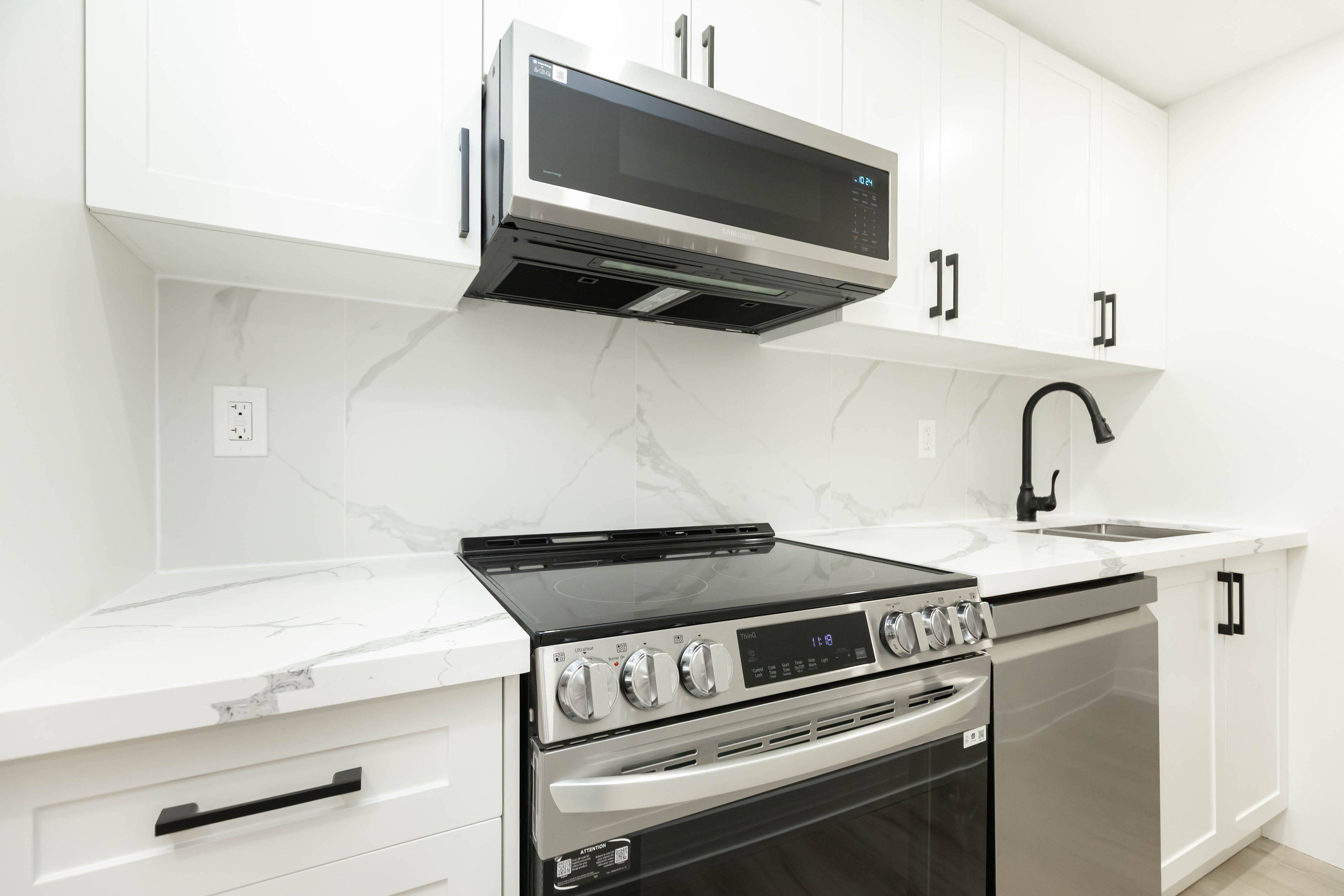 Whitby, ON L1R 2B4,10 Emmett PL E #Lower