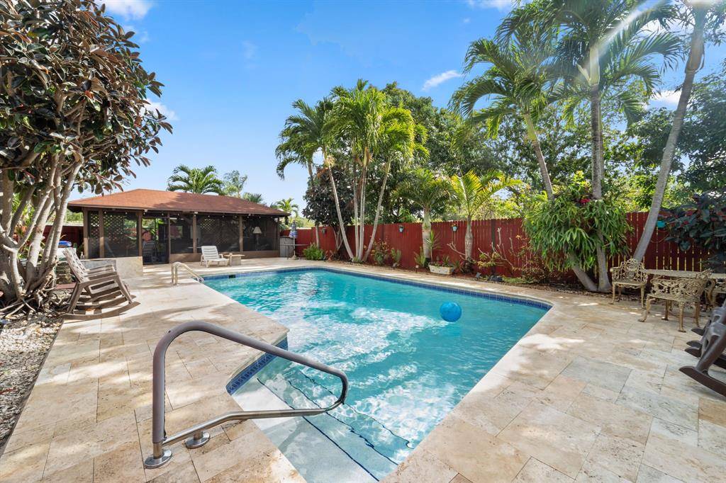 Hollywood, FL 33021,5701 Mckinley St