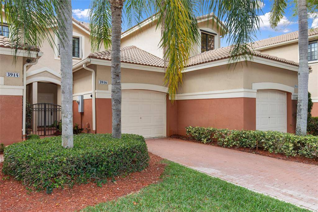 3916 Tree Top Dr, Weston, FL 33332
