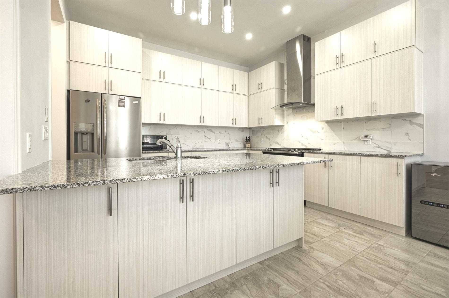 East Gwillimbury, ON L9N 0S9,56 Charlotte Abby DR