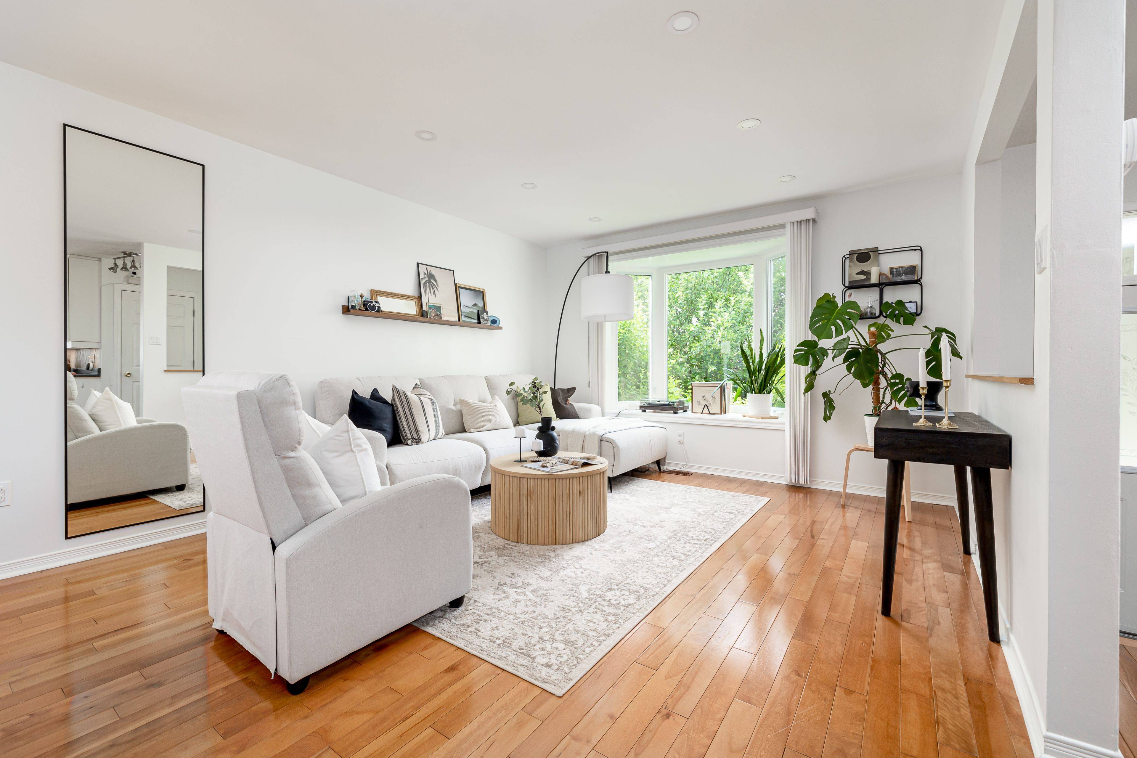 Newmarket, ON L3Y 5M5,216 Robinson DR