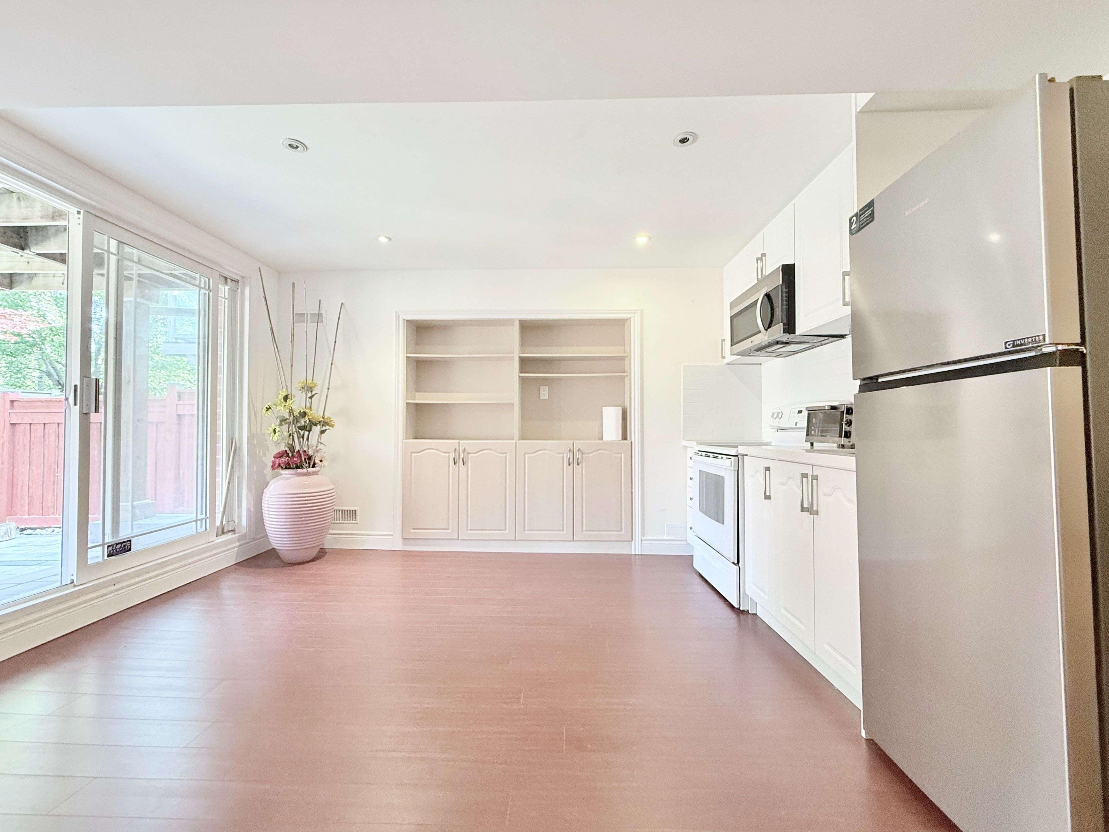 Aurora, ON L4G 7W8,24 Spring Farm RD #BSMT