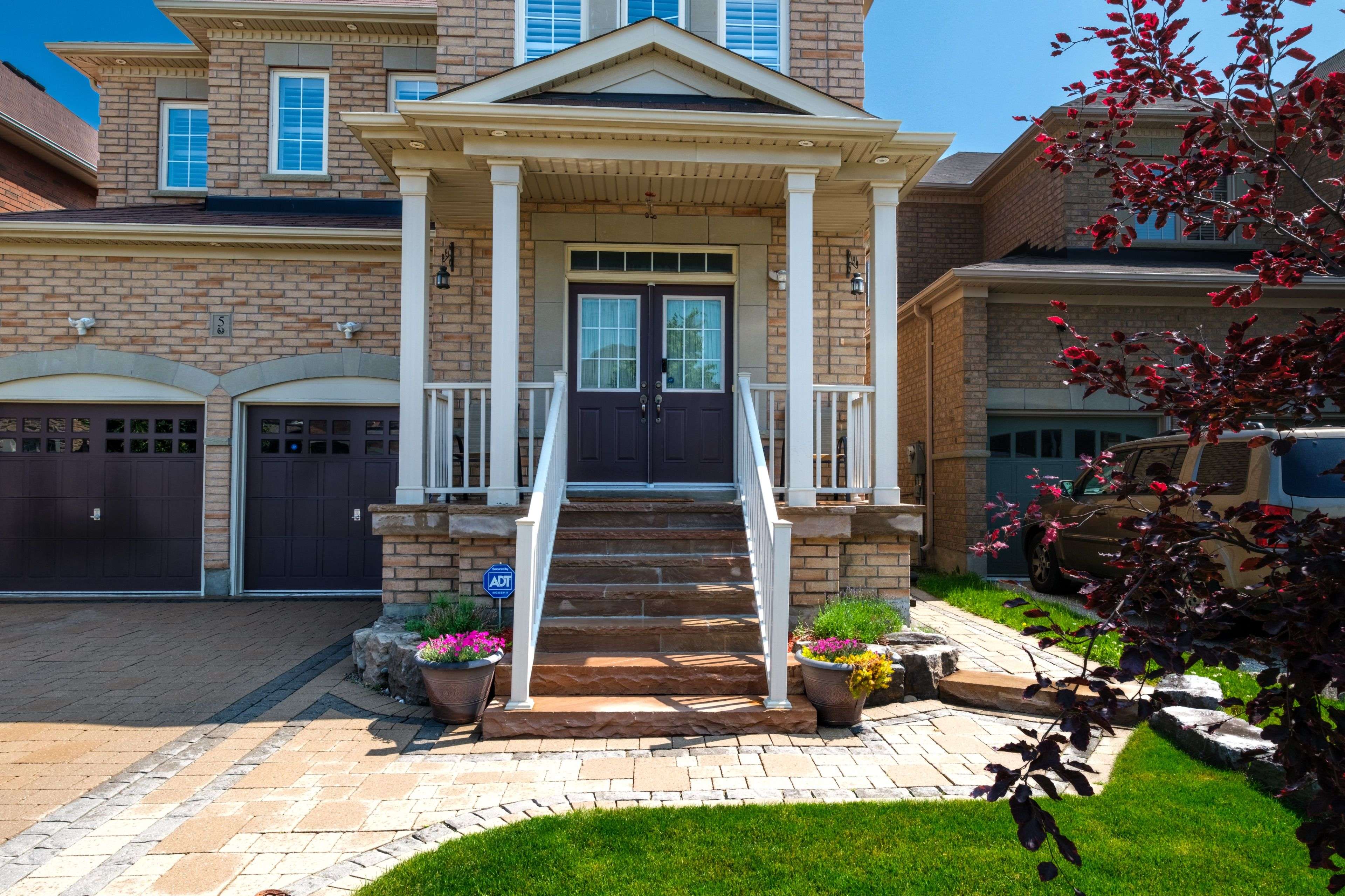 Brampton, ON L6P 3W1,5 Meltwater CRES