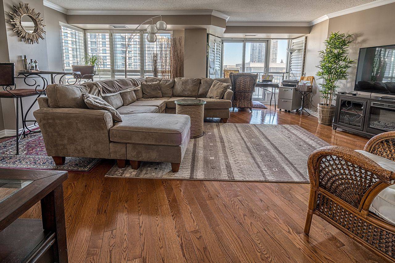Toronto W06, ON M8V 1A1,2111 Lake Shore BLVD #1518