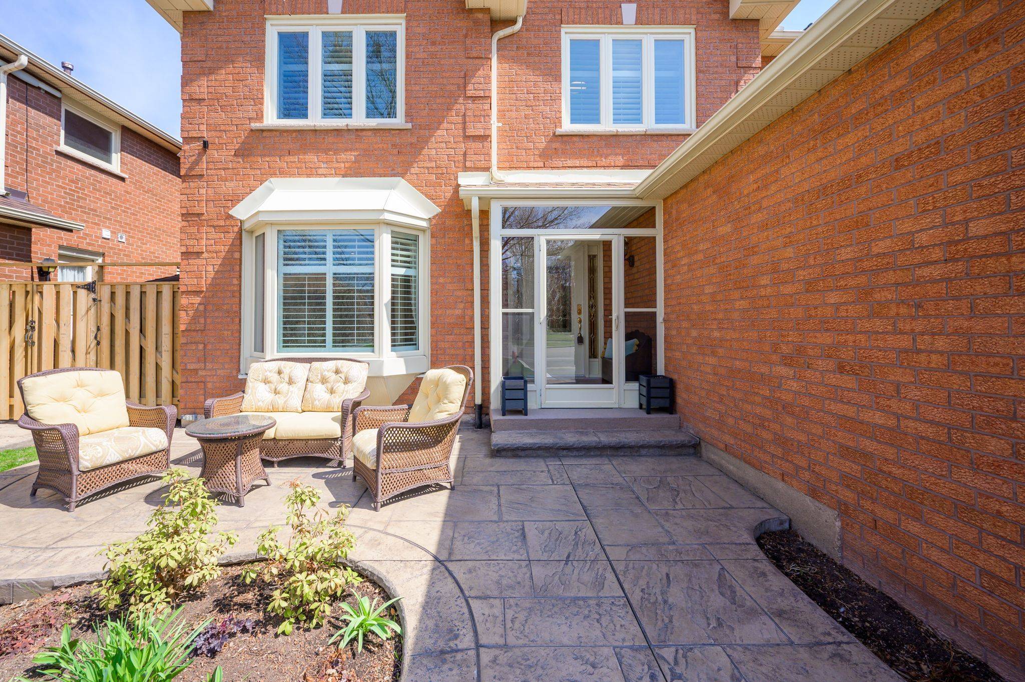 Oakville, ON L6H 5A2,2015 Grosvenor ST