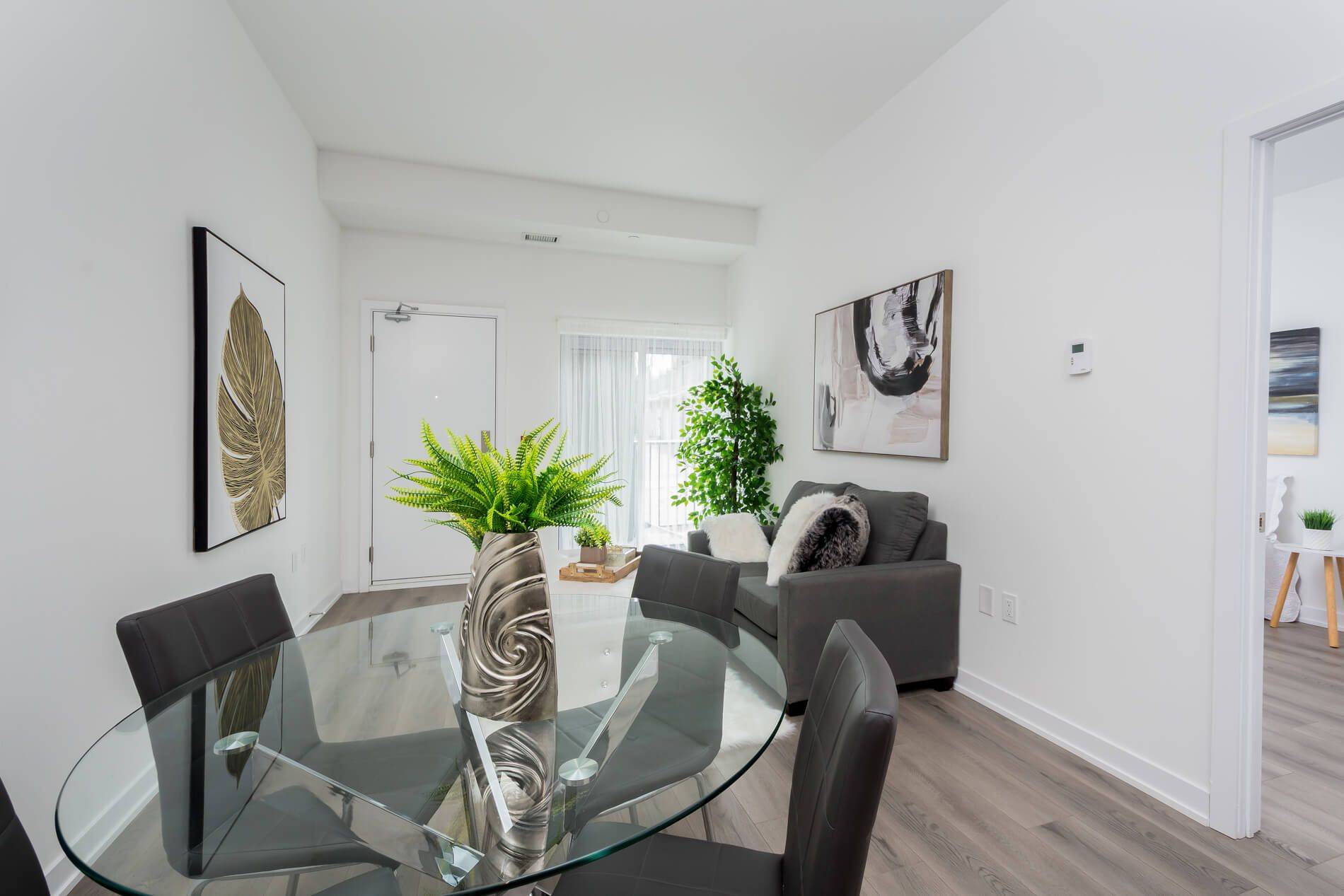 Toronto W04, ON M6E 0B4,2433 Dufferin ST #103