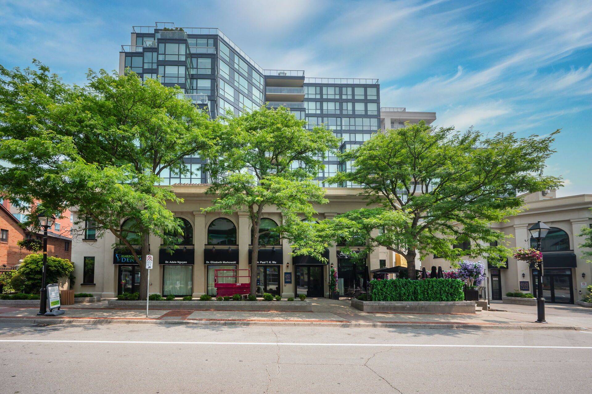 415 Locust ST #406, Burlington, ON L7S 2J2