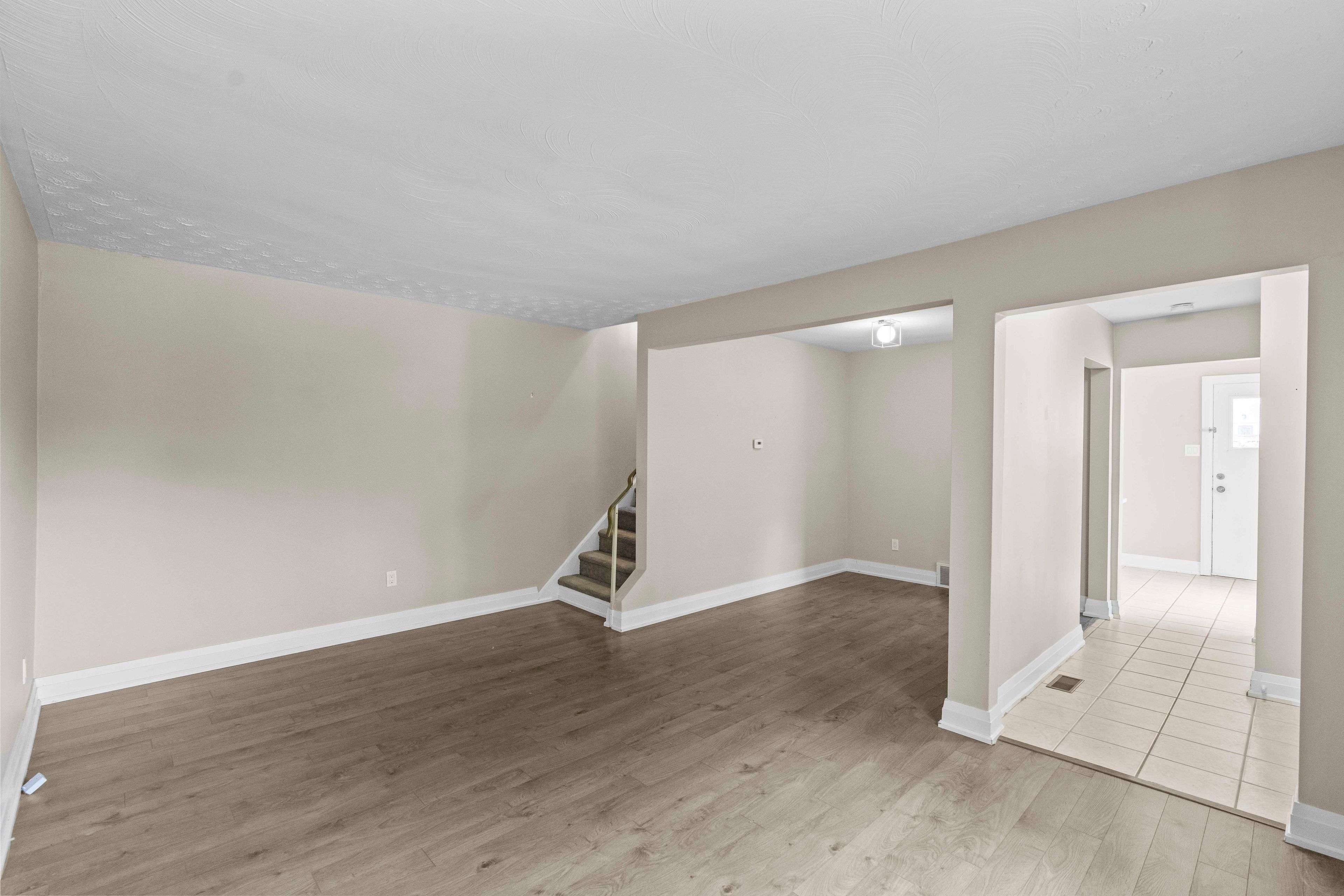 Burlington, ON L7R 3V8,996 Brenda CRES