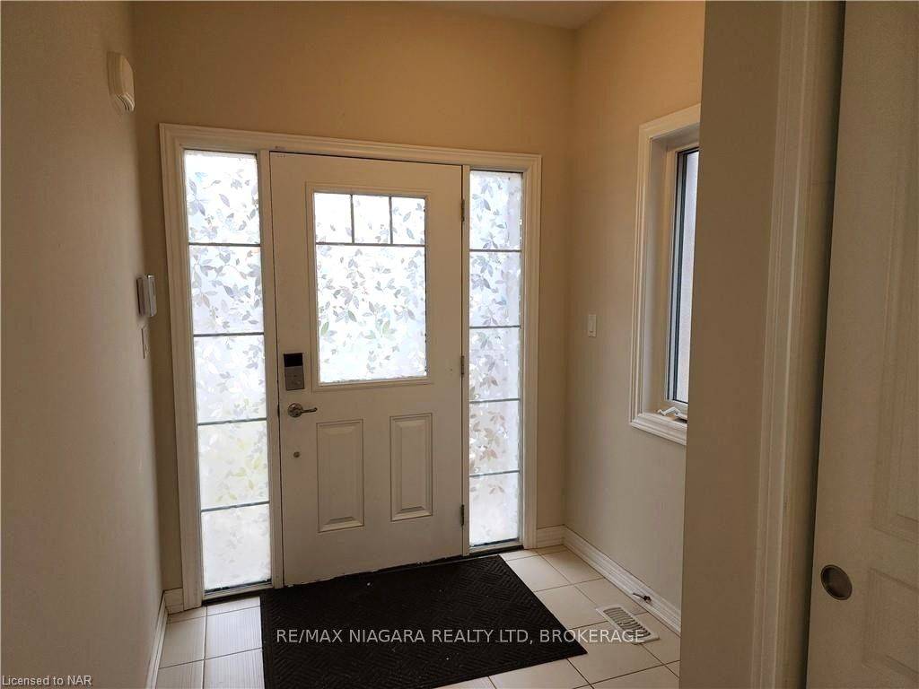 Niagara Falls, ON L2G 0X4,4476 Shuttleworth DR
