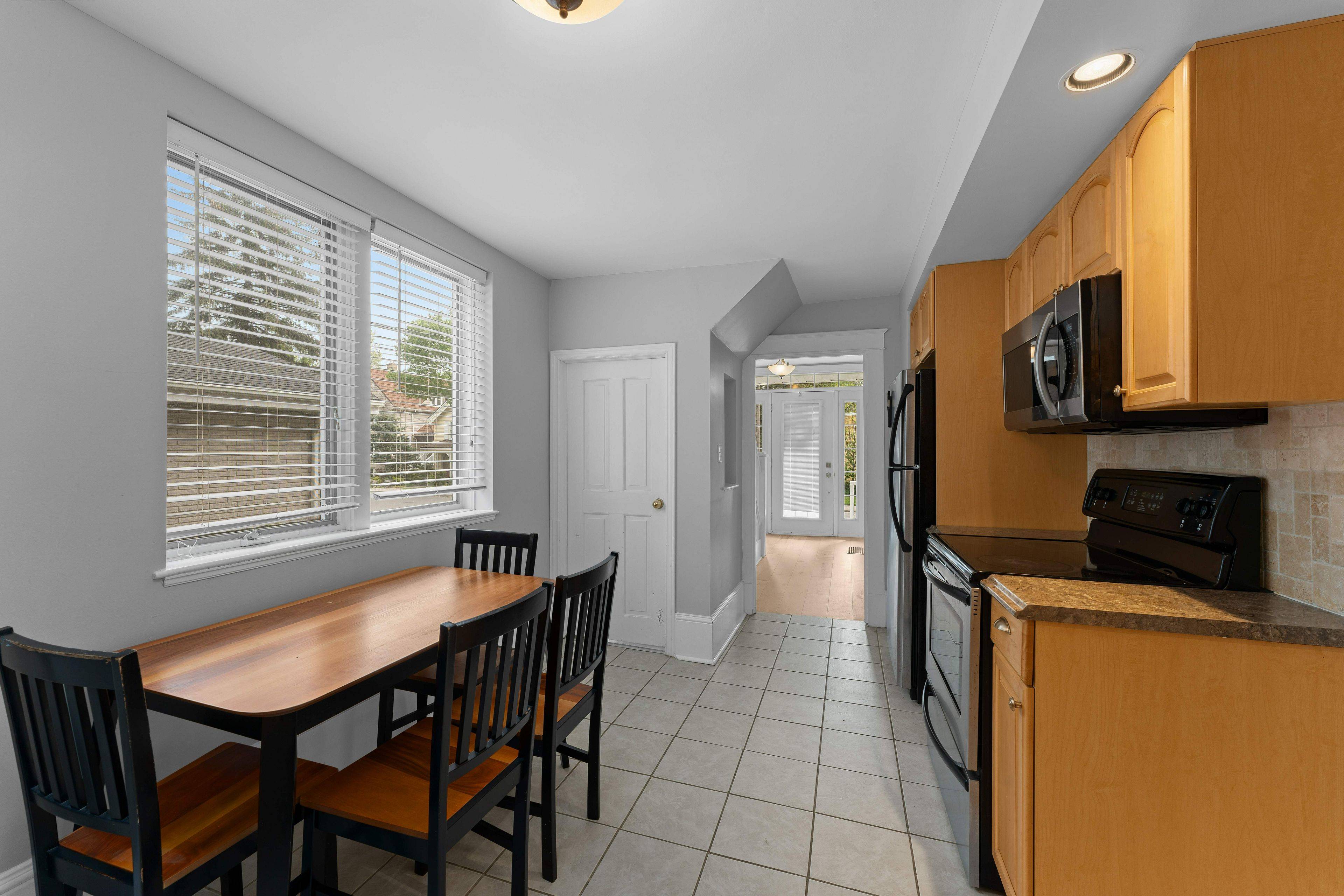 Kingston, ON K7L 4N4,52 Pembroke ST