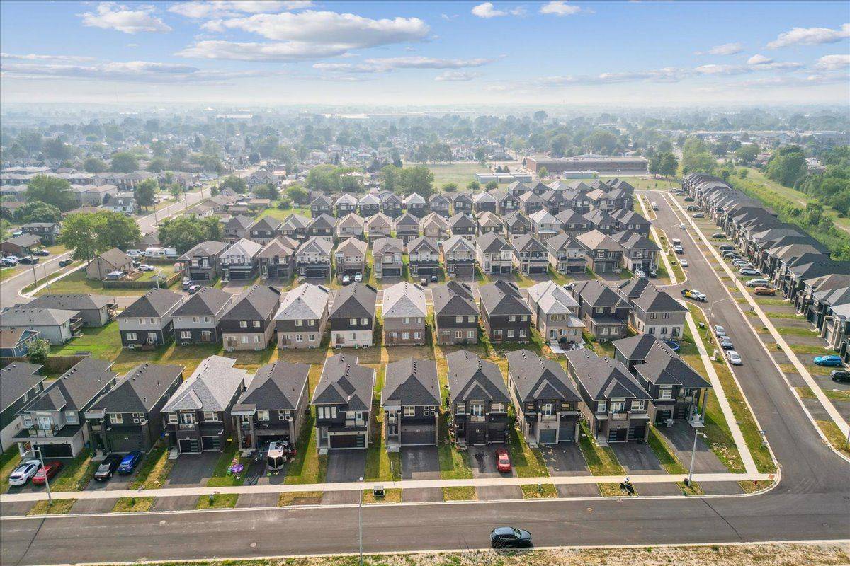 Welland, ON L3B 5W2,32 Bradley AVE