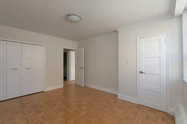 Toronto C10, ON M4P 1M4,490 Eglinton AVE E #803