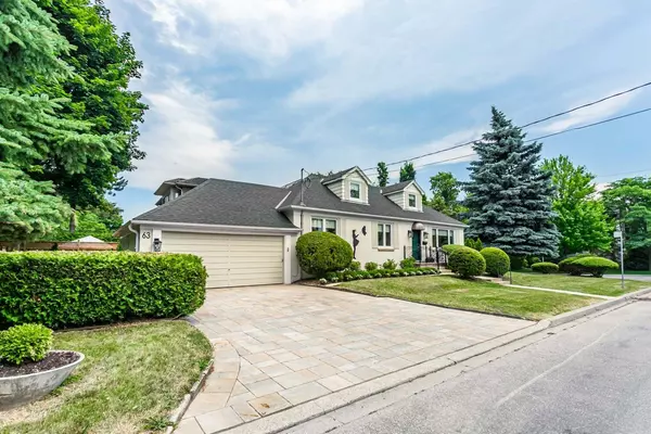 63 Esgore DR, Toronto C04, ON M5M 3R6