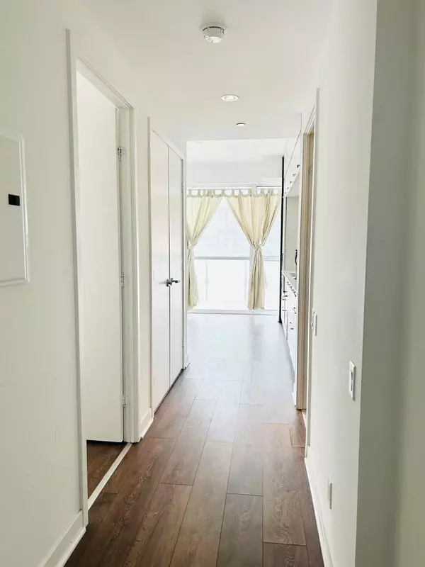 Toronto C01, ON M4Y 0B9,15 Grenville ST #1605