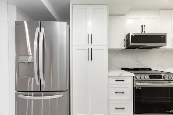 Whitby, ON L1R 2B4,10 Emmett PL E #Lower