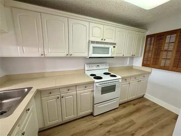 Davie, FL 33324,9311 Orange Grove Dr #204
